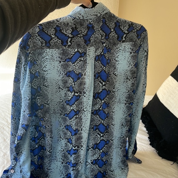 EQUIPMENT Blue Print Silk Blouse - Picture 4 of 4